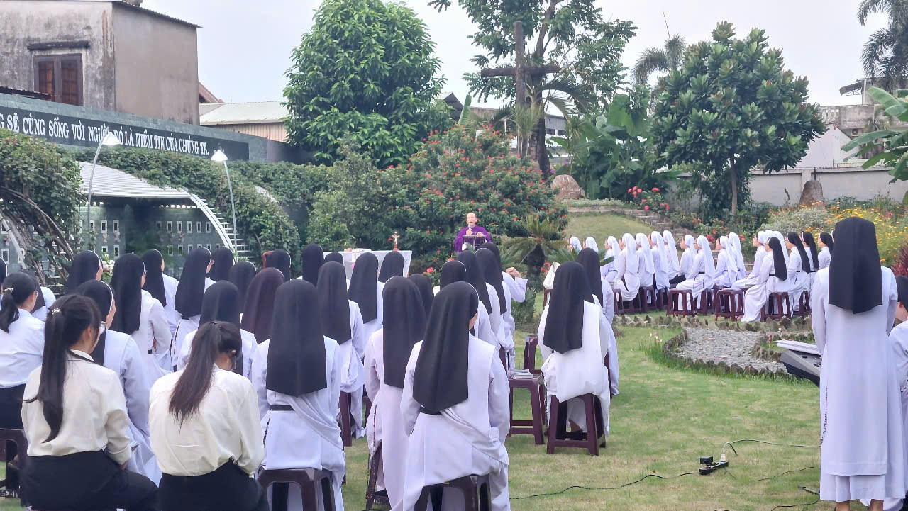 Dòng Nữ Đa Minh Rosa Lima: Thánh lễ cầu cho quý Dì đã qua đời